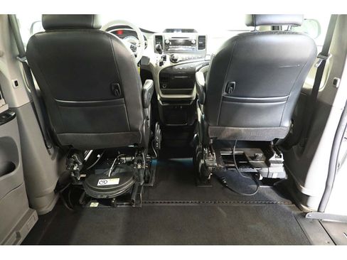 Used 2013 Toyota Sienna SE FWD image 20