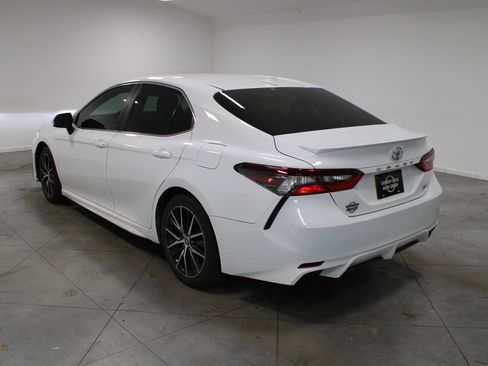 Used 2021 Toyota Camry SE image 7