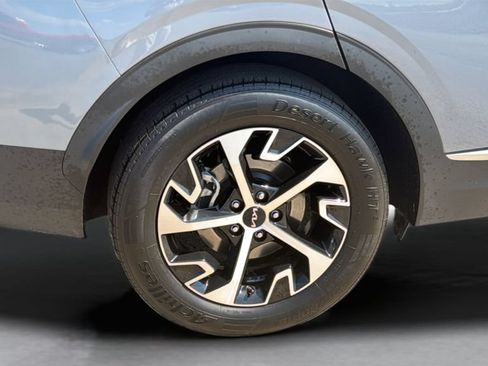 Used 2025 Kia Sportage EX FWD image 21