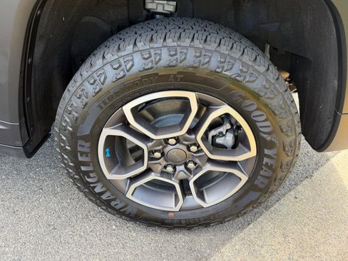 Used 2023 Jeep Grand Cherokee Trailhawk image 12