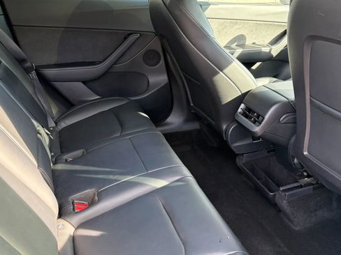 Used 2022 Tesla Model Y Performance AWD/4WD image 13