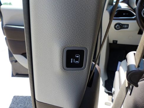 Used 2019 Chrysler Pacifica Touring-L Plus w/ Tire & Wheel Group FWD image 37