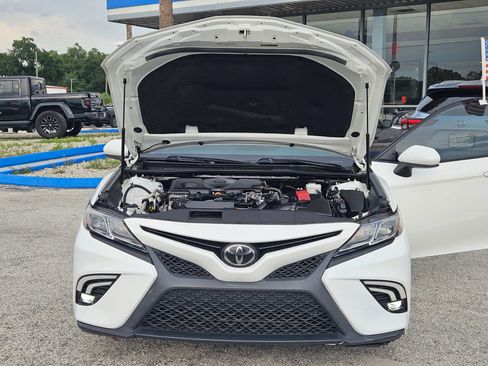 Used 2020 Toyota Camry SE FWD image 19