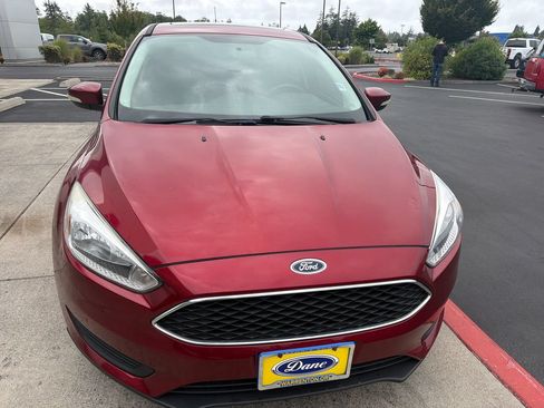Used 2015 Ford Focus SE w/ SE Cold Weather Package FWD image 7