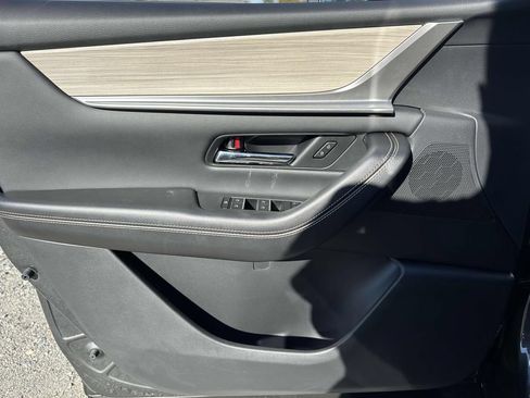 Used 2024 MAZDA CX-90 Plug-In Hybrid w/ Preferred AWD/4WD image 11