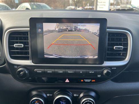 Used 2023 Hyundai Venue SEL w/ Cargo Package image 18