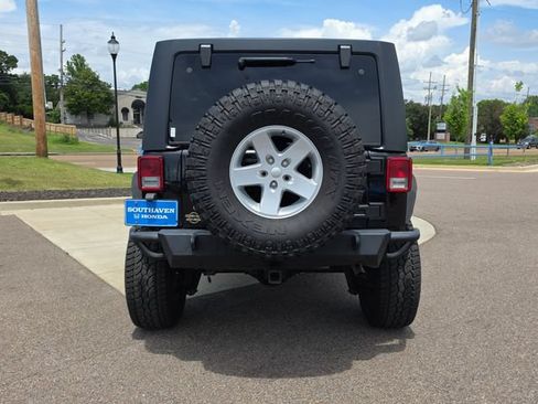 Used 2016 Jeep Wrangler Unlimited Sport w/ Max Tow Package AWD/4WD image 4