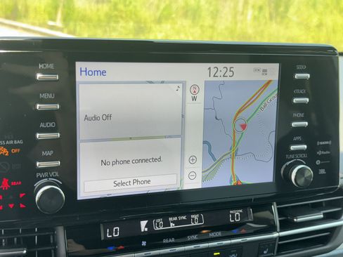 Used 2024 Toyota Sienna XSE image 30