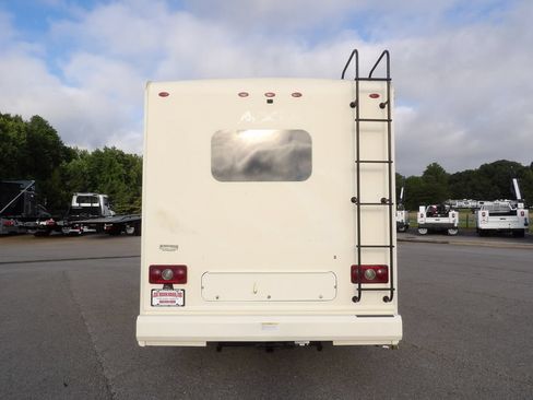 Used 2017 Ford E-450 and Econoline 450 Super Duty w/ A/C Prep Package RWD image 6