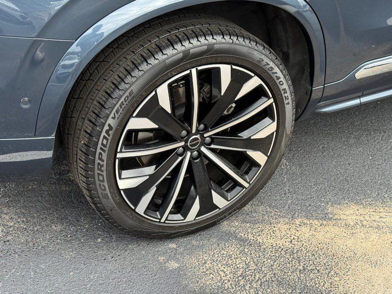 New 2026 Volvo XC90 T8 Plus w/ Protection Package Premier AWD/4WD image 4