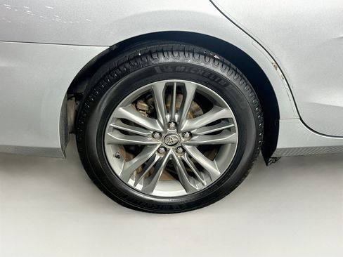 Used 2017 Toyota Camry SE FWD image 11