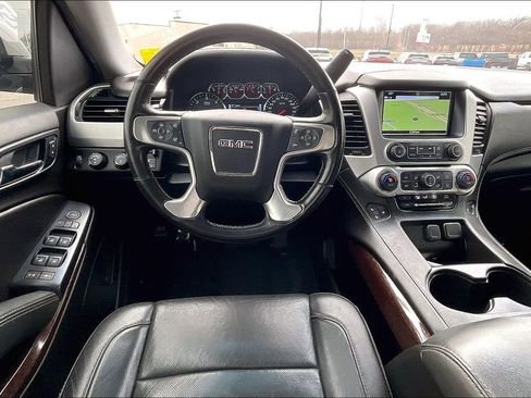 Used 2019 GMC Yukon XL SLT w/ Premium Edition image 5