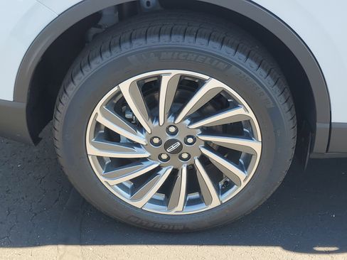 New 2025 Lincoln Corsair Reserve w/ Equipment Group 202A image 5