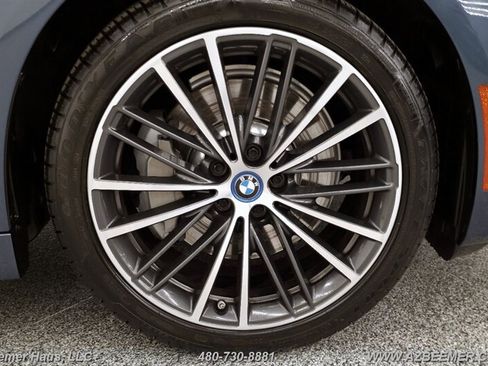 Used 2023 BMW 530e w/ Premium Package RWD image 19