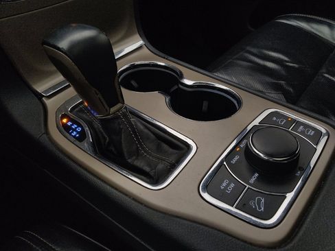 Used 2017 Jeep Grand Cherokee Overland image 26