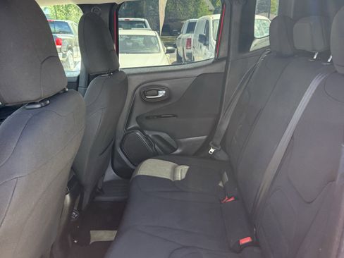 Used 2021 Jeep Renegade Latitude AWD/4WD image 11