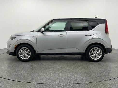 Used 2025 Kia Soul LX w/ LX Technology Package image 5