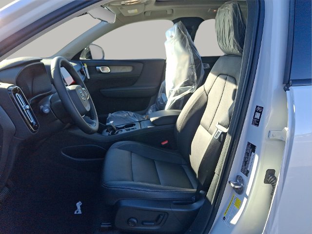 New 2026 Volvo XC40 B5 Core w/ Climate Package AWD/4WD image 4