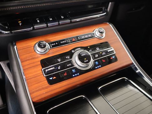 Certified 2023 Lincoln Aviator Reserve w/ Equipment Group 201A AWD/4WD image 8