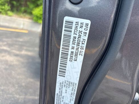Used 2022 Jeep Compass Latitude w/ Sun and Sound Group AWD/4WD image 10