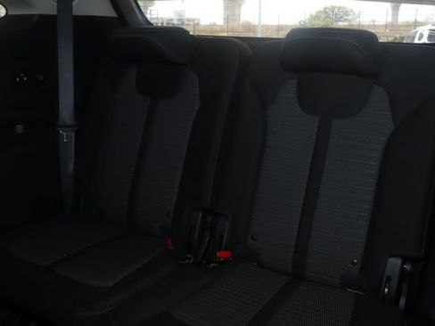 Used 2023 Kia Sorento LX image 31