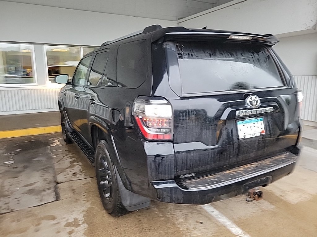 Used 2020 Toyota 4Runner SR5 AWD/4WD image 11