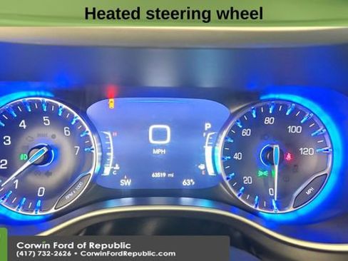 Used 2024 Chrysler Pacifica Touring-L FWD image 14