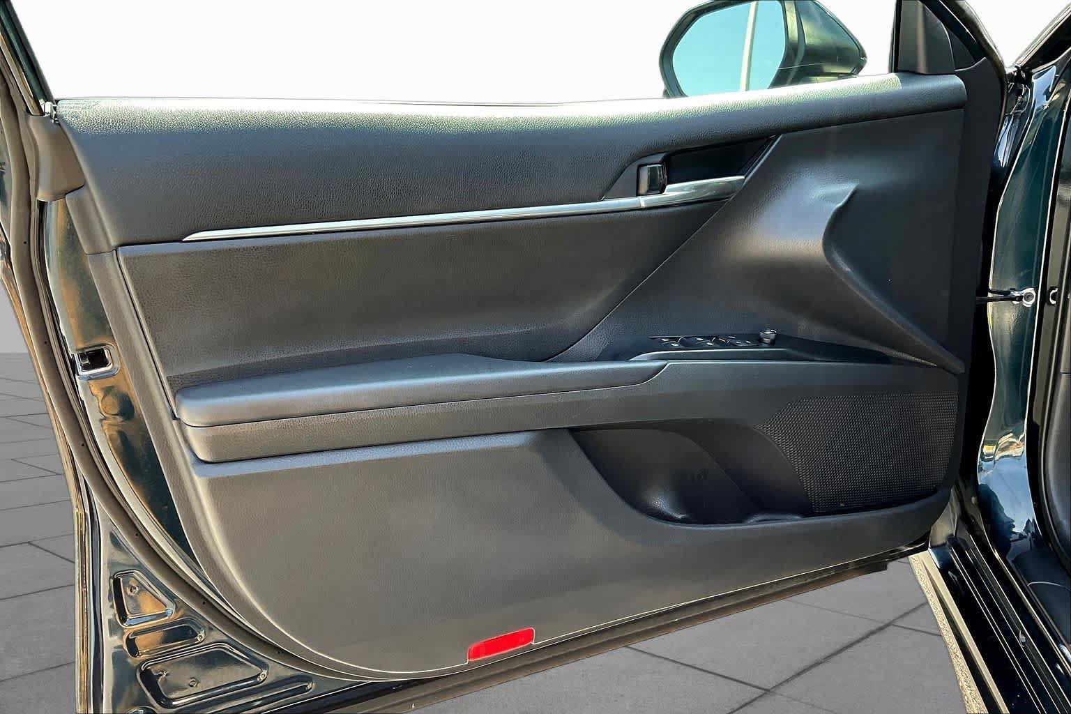 Used 2020 Toyota Camry SE FWD image 21