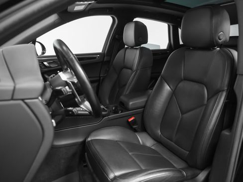 Certified 2021 Porsche Macan AWD/4WD image 41