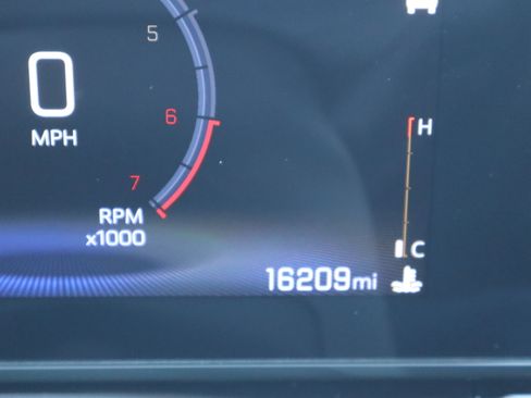 Certified 2024 Chevrolet Trax RS w/ Driver Confidence Package image 25