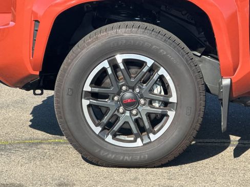 Certified 2025 Toyota Tacoma TRD Sport w/ TRD Sport Upgrade Package image 31