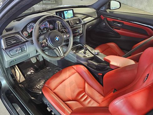 Used 2018 BMW M4 Coupe RWD image 2