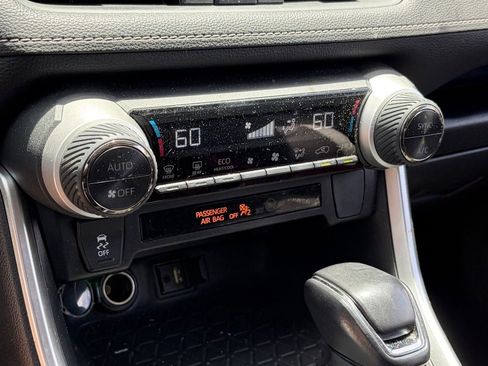 Used 2019 Toyota RAV4 XLE Premium FWD image 11