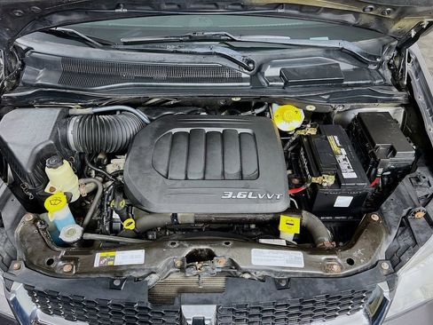 Used 2016 Dodge Grand Caravan SE image 29