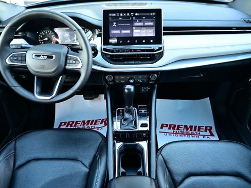 Used 2025 Jeep Compass Limited AWD/4WD image 17
