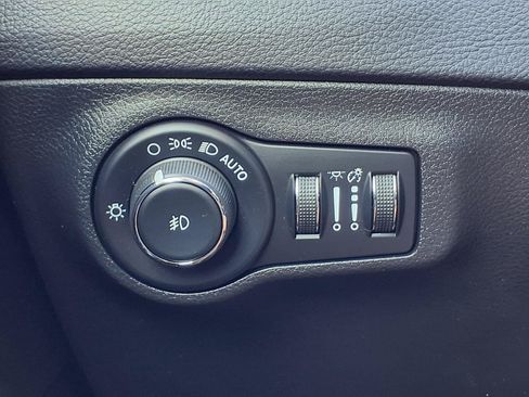 Used 2021 Jeep Compass Limited w/ Sun and Sound Group AWD/4WD image 18