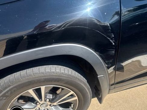 Used 2016 Toyota Highlander XLE AWD/4WD image 2