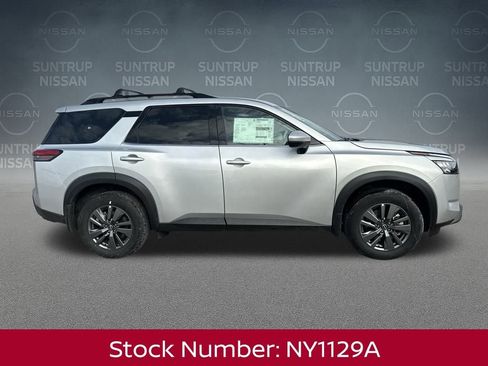 New 2025 Nissan Pathfinder SV w/ Black Appearance Package image 9