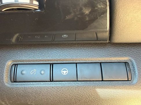 Used 2024 Nissan Pathfinder SV FWD image 28