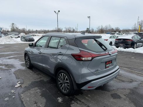 Used 2021 Nissan Kicks SV image 7