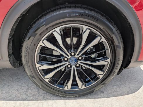 Used 2021 Ford Escape SE w/ SE Sport Appearance Package FWD image 9