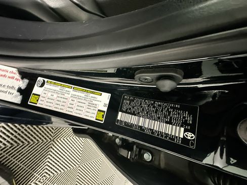 Used 2025 Toyota Corolla LE image 12