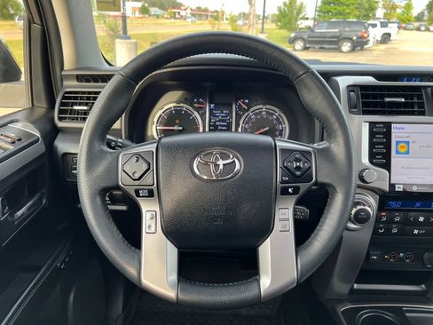 Used 2021 Toyota 4Runner Limited image 15