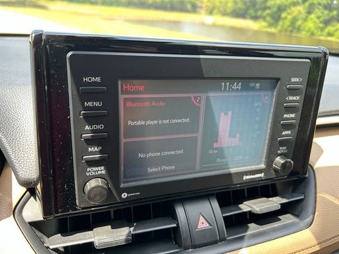 Used 2020 Toyota RAV4 XLE FWD image 24
