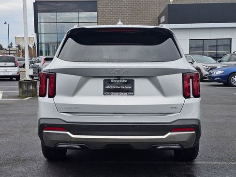 Certified 2025 Kia Sorento EX image 4