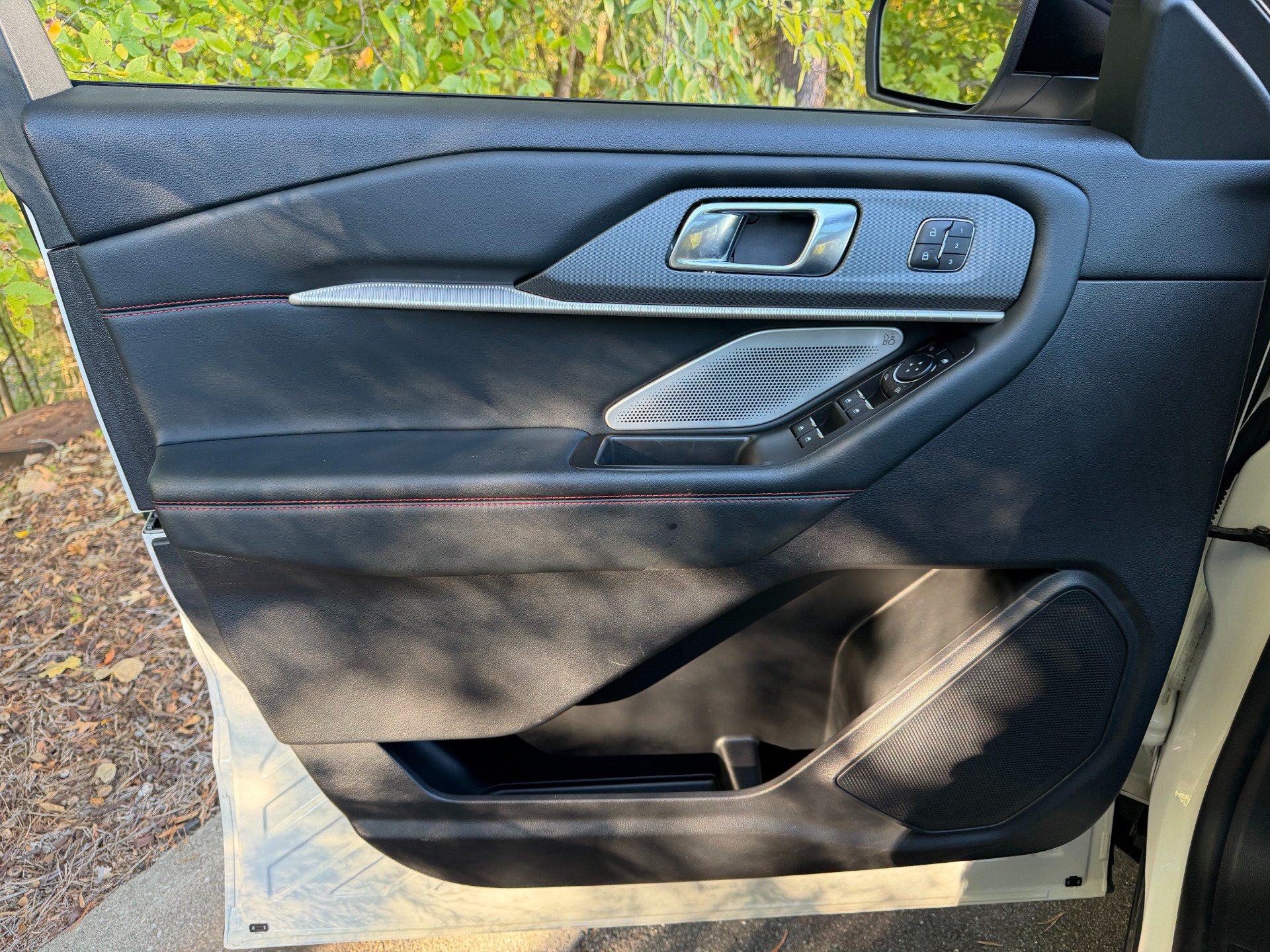 Used 2025 Ford Explorer ST AWD/4WD image 25