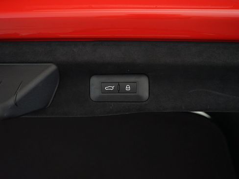 Used 2025 Ferrari Purosangue AWD/4WD image 33