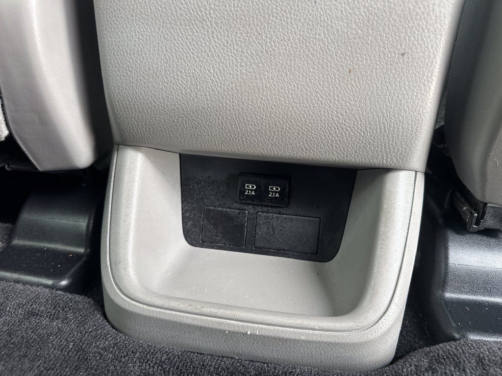 Used 2017 Toyota Highlander Plus FWD image 28