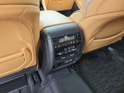 Used 2022 Jeep Grand Cherokee L Summit AWD/4WD image 11