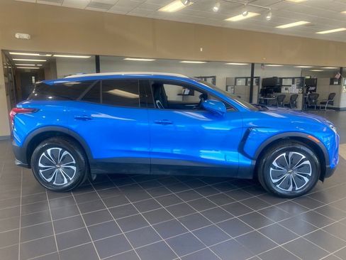 Used 2024 Chevrolet Blazer EV LT AWD/4WD image 3